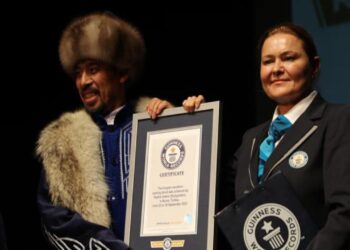 Manas Destanı’nı aralıksız 124 saat okudu, dünya rekoru kırdı