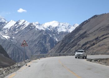 Dünyanın en yüksek geçiş noktası: Pakistan ile Çin’i birbirine bağlayan “Khunjerab”