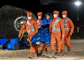 Çin’in uzay istasyonundaki taykonot ekibi Dünya’ya döndü