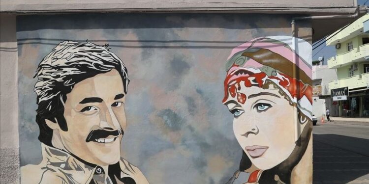 Adana’da Yeşilçam’ın sahneleri ve ünlüleri duvarları süsledi