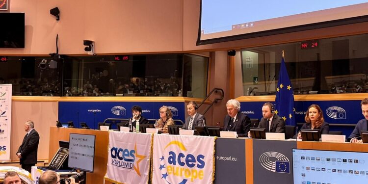 Ekrem Yüce milyonlara Brüksel’den seslendi: Sakarya 1 yılda iki gurur yaşadı