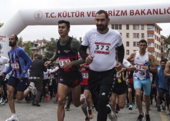 Ankara’da “Sanat Aşkına Koş-Başkent Kültür Yolu Koşusu” düzenlendi