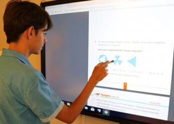 Lise öğrencisi matematik yeteneğiyle başarıdan başarıya koşuyor