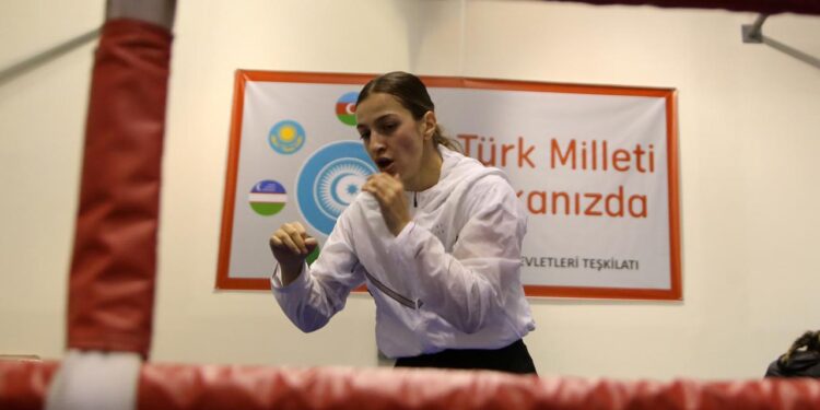 Şampiyon boksör Buse Naz Çakıroğlu’nun gözü Avrupa’nın zirvesinde