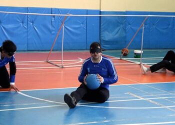 Görme engelli gençler “goalball” ile sosyalleşiyor
