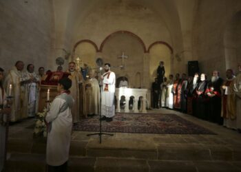 Kadim kilise ibadete açıldı