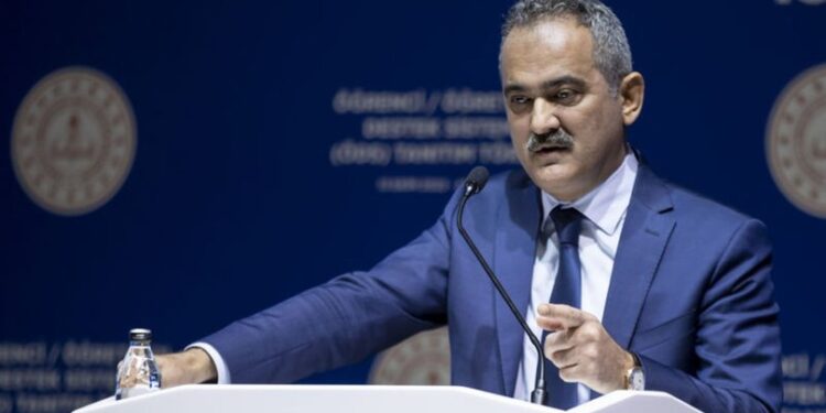 Bakan Özer, Öğrenci-Öğretmen Destek Sistemi’nin hayata geçtiğini bildirdi