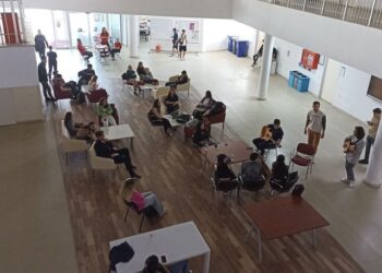 Canlı müzik eşliğinde kan bağışı yaptılar