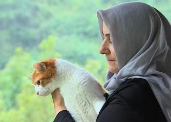 Dokuzuncu kattan düşen Paşa hayata tutundu