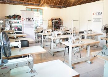 TİKA gönüllülerinden Tanzanyalı yetim anneleri için dikiş atölyesi