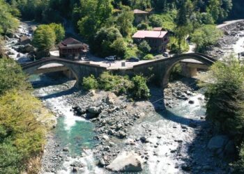 Doğası ve tarihi yapılarıyla ziyaretçilerini ağırlıyor