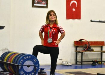 Reyhan Polat iş ararken halterde şampiyon oldu