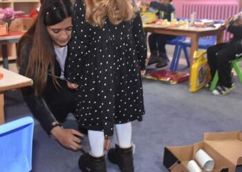 Kırsaldaki çocukların yüzünü güldürüyorlar