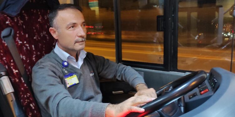 Şoför ve şair Halil Aydın şiir yarışmasında Türkiye üçüncüsü oldu