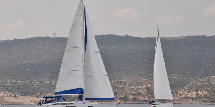 Mersin’de yelken yarışı ve çevre temizliği etkinliği düzenlendi