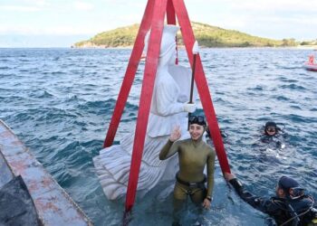 İlk ziyaretçisi Şahika Ercümen oldu