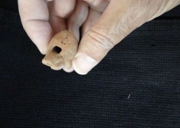 Çocuk mezarlarına konulmuş… 2 bin yıllık!