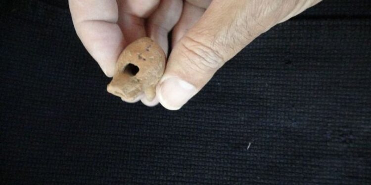 Çocuk mezarlarına konulmuş… 2 bin yıllık!