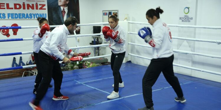 Milli boksör Gamze Soğuksu hedeflerine ulaşabilmek için yoğun çalışıyor