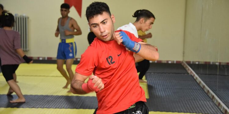 Mevsimlik tarım işçisi Yasin Kaçıran Balkan Şampiyonası’nda altın madalya aldı