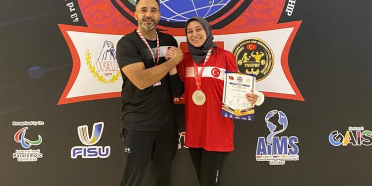 Parmağı kırılan milli sporcu Sevdenur Elmas altın madalyayı kaçırdı