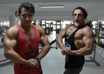 52 yaşındaki milli sporcu öğrencileriyle madalya mücadelesi veriyor