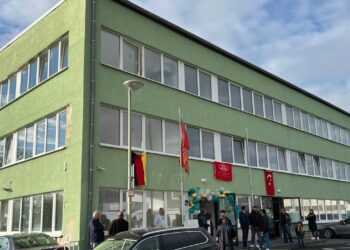 Almanya’da restore edilen Mettmann Merkez Camii ibadete açıldı