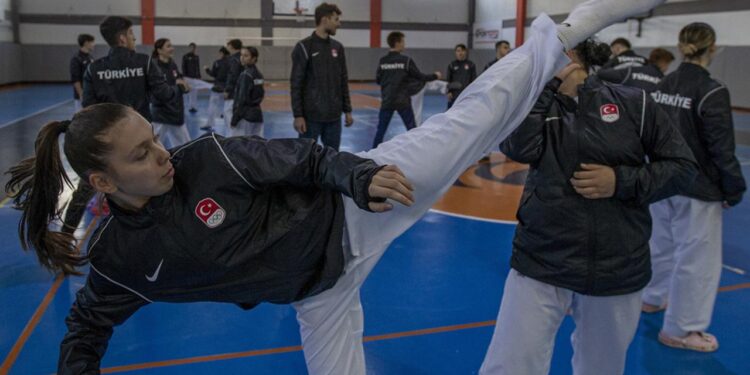 Genç milli karateciler Dünya Şampiyonası’na hazırlanıyor