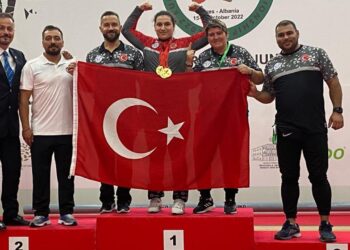 Milli halterci Sara Yenigün’den 3 altın madalya