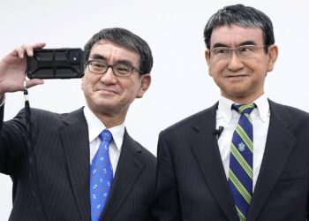 Japonya Dijital Dönüşüm Bakanı Kono, avatar robotunu tanıttı