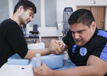 Ayrık omurga hastası engelli genç canla başla şampiyonalara hazırlanıyor