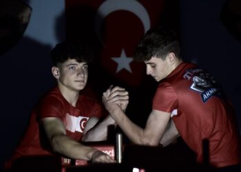 Milli bilek güreşçi Raşid Mavigil’in hedefi iki kolda da birincilik