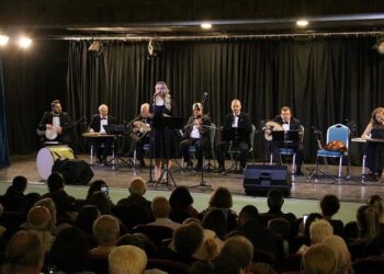 Müzik grubu kuran doktor ve mühendisler iş stresini konserlerle atıyor