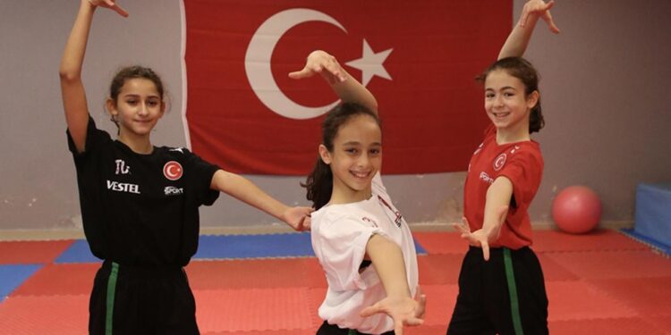 Milli cimnastikçiler Balkan Oyunları’nda madalya kovalayacak