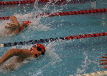 Gaziantep’teki yüzücüler Cumhuriyetin 99. yılında 99 dakika kulaç attı