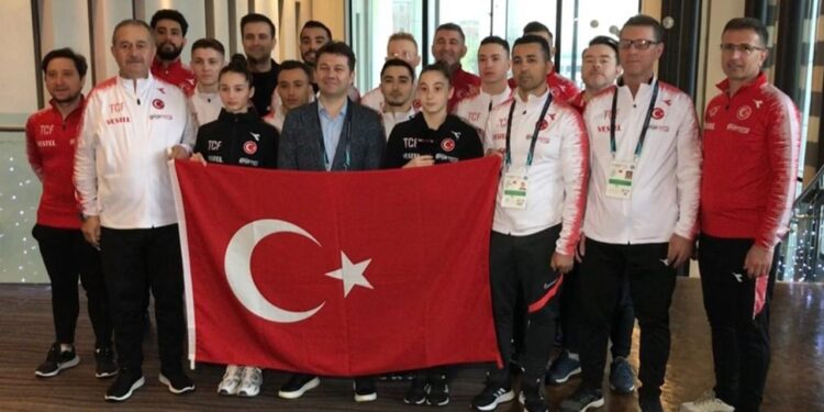 Milli cimnastikçiler Cumhuriyet Bayramı’nı İngiltere’de kutladı