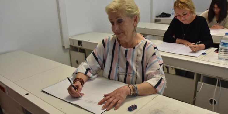72 yaşında üniversiteli oldu