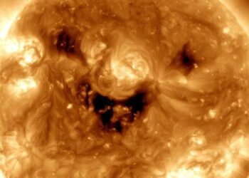 NASA’dan dikkat çeken paylaşım: Güneş gülümserken…