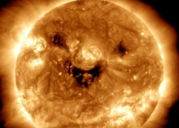 NASA, Güneş’in sıra dışı fotoğrafını paylaştı: Gülümsemenin ardındaki fırtına!