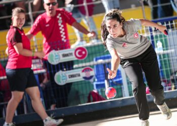 Milli sporcu Eda Sayak’tan altın madalya