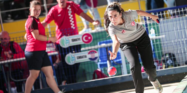 Milli sporcu Eda Sayak’tan altın madalya