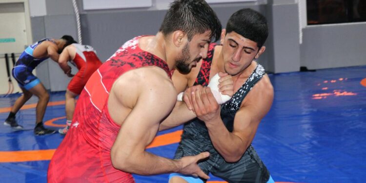 Yenilgilere hırslandı, madalyaları topladı