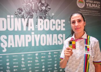 Dünya şampiyonu Eda Sayak ilke imza attı