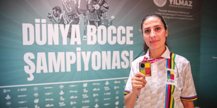 Dünya şampiyonu Eda Sayak ilke imza attı