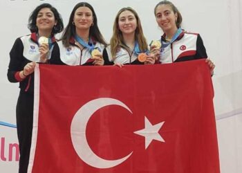 Genç Kadınlar Kılıç Milli Takımı Kazakistan’da şampiyon oldu