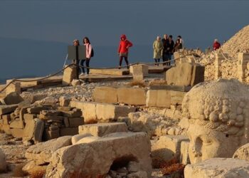Dünya mirası Nemrut’un bu yılki ziyaretçi sayısı çeyrek milyona yaklaştı