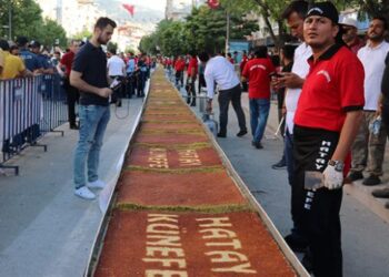 Hatay’ın ana vatana katılışı 79 metrelik künefeyle kutlandı