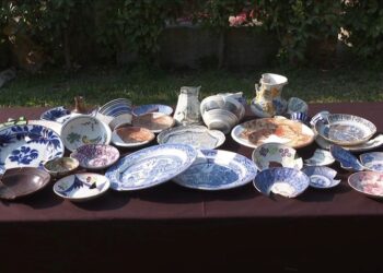 İzmir’deki kazılarda Avrupa’dan 400 yıl önce gelen yemek takımları bulundu