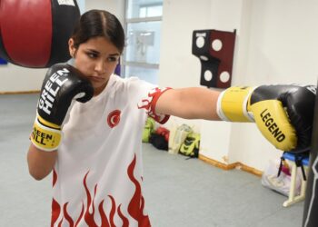 Dört ay önce başladığı boksta Türkiye şampiyonluğuna ulaştı