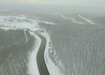 Longoz ormanları ve Balkan köyleri beyaza büründü